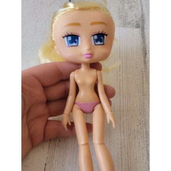 Blonde hair Young Girl doll toy accessory figure - Picture 2 of 4